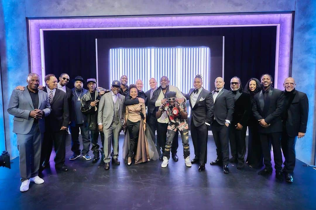 ナズのインスタグラム：「A night to remember with The Horowitz’s, QD3, Stoute, the honoree’s Brad Scarface Jordan & Rakim and many amazing people. Today's success is a result of yesterday's hard work. Grandmaster Awards. Paid In Full Foundation.」