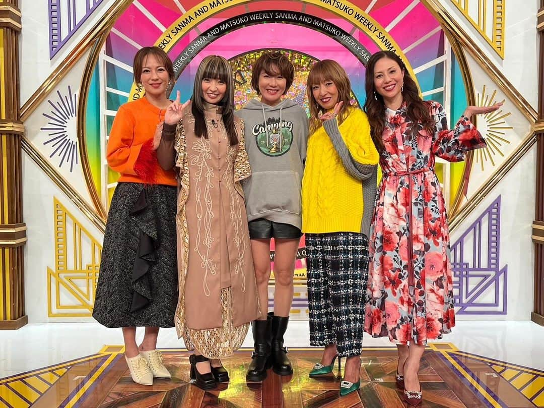 LINAさんのインスタグラム写真 - (LINAInstagram)「2週にわたり TBS「週刊さんまとマツコ」を ご覧頂きありがとう♡ 今年でMAX28周年。 これまで 山あり、谷あり、色々あったけど 一緒に乗り越え支えてくれた 事務所スタッフの皆さま 関係者の皆さま ファンの皆さまには 感謝の思いが深まるばかりです。 あの頃の 幼かった私たちの経験や決断。 そんな過去を笑い話にしながら 振り返れる大人になれたこと 感慨深いです、笑 そんな経験を重ねながら 導かれた今。 それぞれが仕事の幅を広げながら 笑顔で活動できてることが 嬉しいです。 これからも こんな私たちですがよろしくね！ #MAX 番組スタッフの皆さま ありがとうございました♡」11月19日 13時58分 - xxlina_now