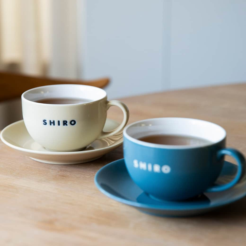 shiroのインスタグラム：「ゆったりと時間が流れる日曜日のティータイム。  #SHIRO #SHIROhome #SHIROcafe #CUPANDSAUCER」