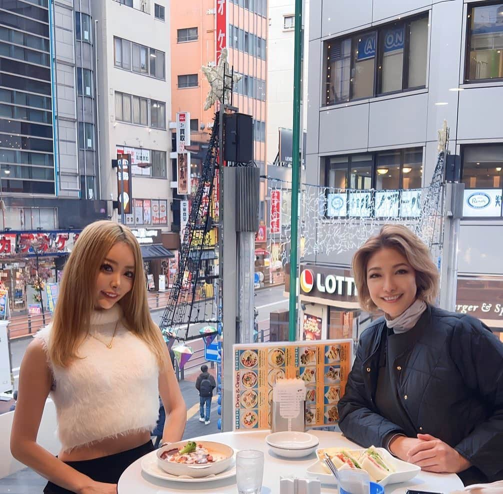 MIUのインスタグラム：「2023.11.17  Lunch with my beauty contest teacher Angela in Ikebukuro! Thank you for all your support every time😍😍LOVE❤️」