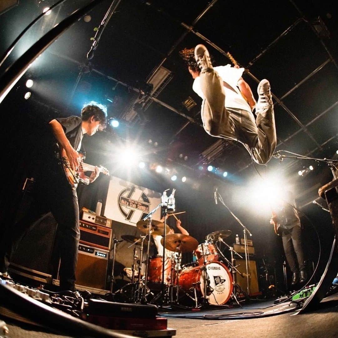 谷口鮪さんのインスタグラム写真 - (谷口鮪Instagram)「秋田club swindle！ ライブハウスのこの距離が好きだ。 Photo by @akaikai_69」11月19日 14時01分 - taniguchi_maguro