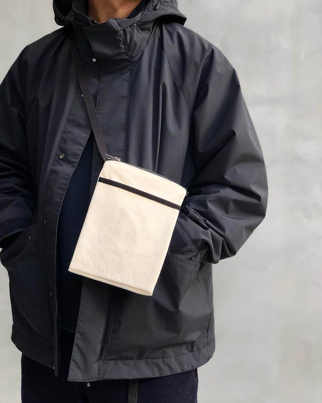 Thenatures Nollyさんのインスタグラム写真 - (Thenatures NollyInstagram)「. MHL./COTTON CANVAS POUCH BAG . . . JK-#GoldwinLifestyle . @nollyandthenatures . #tottori #鳥取県 #鳥取市 #川端 . #MHL #MargaretHowell」11月19日 14時05分 - nollyandthenatures