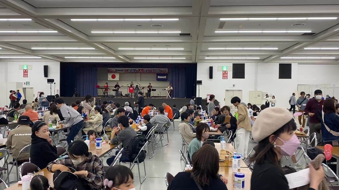 のインスタグラム：「本日は広島ビジネス倶楽部主催のフェスティバルを産業会館で行っています‼️  （一社）ボトムアップパーソンズ協会も会員にならせて頂いてます‼️  今回は受け付け担当です‼️  16時までやってます‼️是非お越しください‼️」