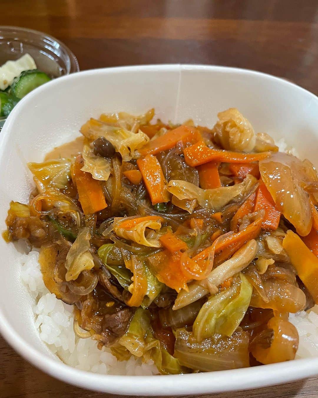 のインスタグラム：「こんにちは^ - ^♪  昨夜はおそくに失礼しました  鼻の都、東京から帰還しました  友人のお店の手伝いにみんなで行ってきました  ひでちゃんも来てくれましたよ^ - ^  シューイチがんばってね！見るからね！とみんなで 送りましたが、  見てません^_^  ごめんね  みんなの日記これから読ませてもらうので  へんじは夜させてね^_^  またあとでね( ´ ▽ ` )ﾉ♡」