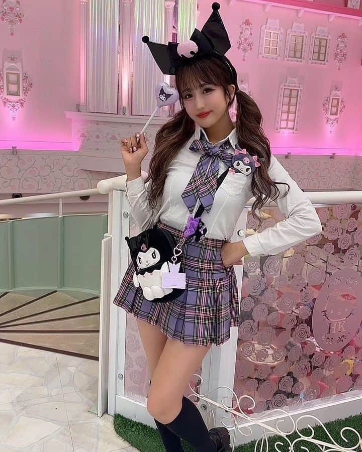 黛実希さんのインスタグラム写真 - (黛実希Instagram)「Japan🇯🇵/Sanrio Puroland 👗@choa_japan  サンリオピューロランド✕CHOA🎀💘🍒 ぴったりすぎだった💕 次はベストとブレザーも着て撮りたいな🎠📸  CHOAの韓国制服って似合わない場所ないかも🤭💓  #韓国制服#choa#制服レンタル#韓国制服レンタル#制服ピューロ#制服サンリオ#교복#교복스타그램#schooluniform#cosplay#코스프레  #サンリオピューロランド#sanriopuroland#산리오퓨로랜드  #サンリオ#sanrio#산리오#クロミ#マイメロ#kuromi#mymelody#쿠로미#마이멜로디#おそろコーデ#双子コーデ#サンリオコーデ#量産#量産型コーデ#量産型ヲタク#量産型」11月19日 14時15分 - candymiiiki