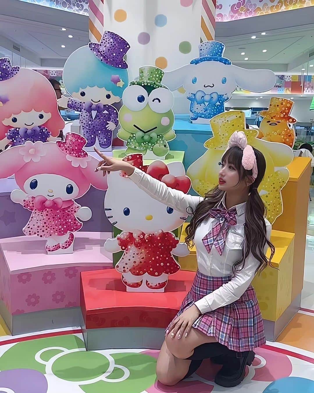 黛実希さんのインスタグラム写真 - (黛実希Instagram)「Japan🇯🇵/Sanrio Puroland 👗@choa_japan  サンリオピューロランド✕CHOA🎀💘🍒 ぴったりすぎだった💕 次はベストとブレザーも着て撮りたいな🎠📸  CHOAの韓国制服って似合わない場所ないかも🤭💓  #韓国制服#choa#制服レンタル#韓国制服レンタル#制服ピューロ#制服サンリオ#교복#교복스타그램#schooluniform#cosplay#코스프레  #サンリオピューロランド#sanriopuroland#산리오퓨로랜드  #サンリオ#sanrio#산리오#クロミ#マイメロ#kuromi#mymelody#쿠로미#마이멜로디#おそろコーデ#双子コーデ#サンリオコーデ#量産#量産型コーデ#量産型ヲタク#量産型」11月19日 14時15分 - candymiiiki