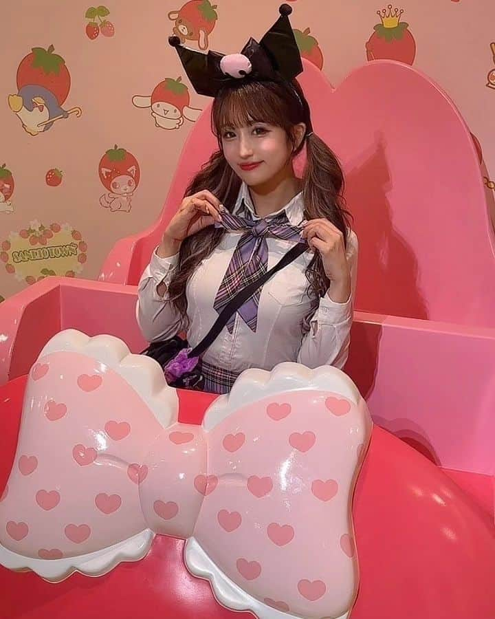 黛実希さんのインスタグラム写真 - (黛実希Instagram)「Japan🇯🇵/Sanrio Puroland 👗@choa_japan  サンリオピューロランド✕CHOA🎀💘🍒 ぴったりすぎだった💕 次はベストとブレザーも着て撮りたいな🎠📸  CHOAの韓国制服って似合わない場所ないかも🤭💓  #韓国制服#choa#制服レンタル#韓国制服レンタル#制服ピューロ#制服サンリオ#교복#교복스타그램#schooluniform#cosplay#코스프레  #サンリオピューロランド#sanriopuroland#산리오퓨로랜드  #サンリオ#sanrio#산리오#クロミ#マイメロ#kuromi#mymelody#쿠로미#마이멜로디#おそろコーデ#双子コーデ#サンリオコーデ#量産#量産型コーデ#量産型ヲタク#量産型」11月19日 14時15分 - candymiiiki