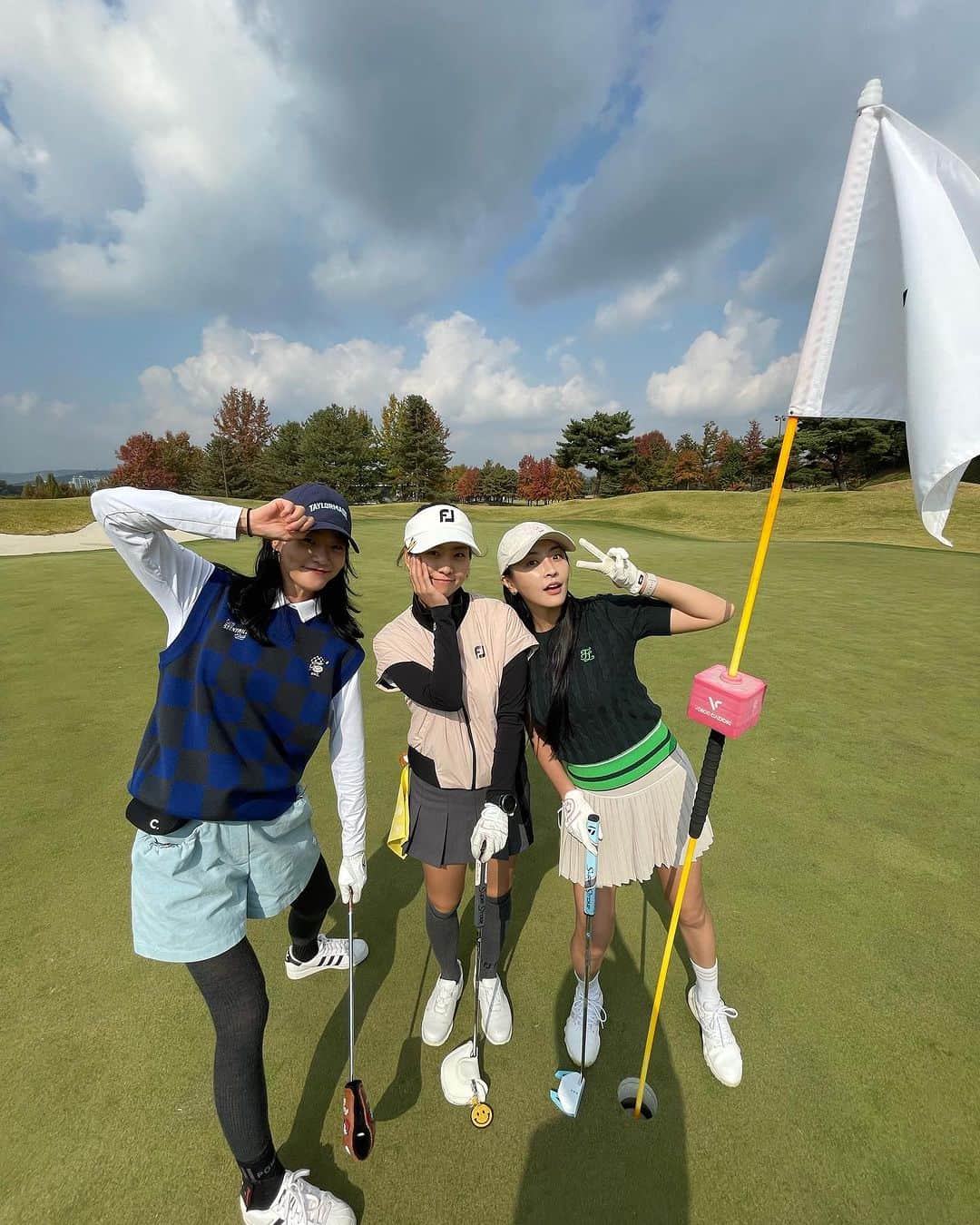ヒョニ・カンさんのインスタグラム写真 - (ヒョニ・カンInstagram)「가을 그리고 겨울까지 제대로 느끼고 이제 시즌아웃 합니다아..⛳️  올해함께해준 모든 멤버들 감사! 내년에 꼬옥 달라진모습으로 만나🙏 . . #골프 #golf  #hyoni_golf」11月19日 14時25分 - hyoni_kang