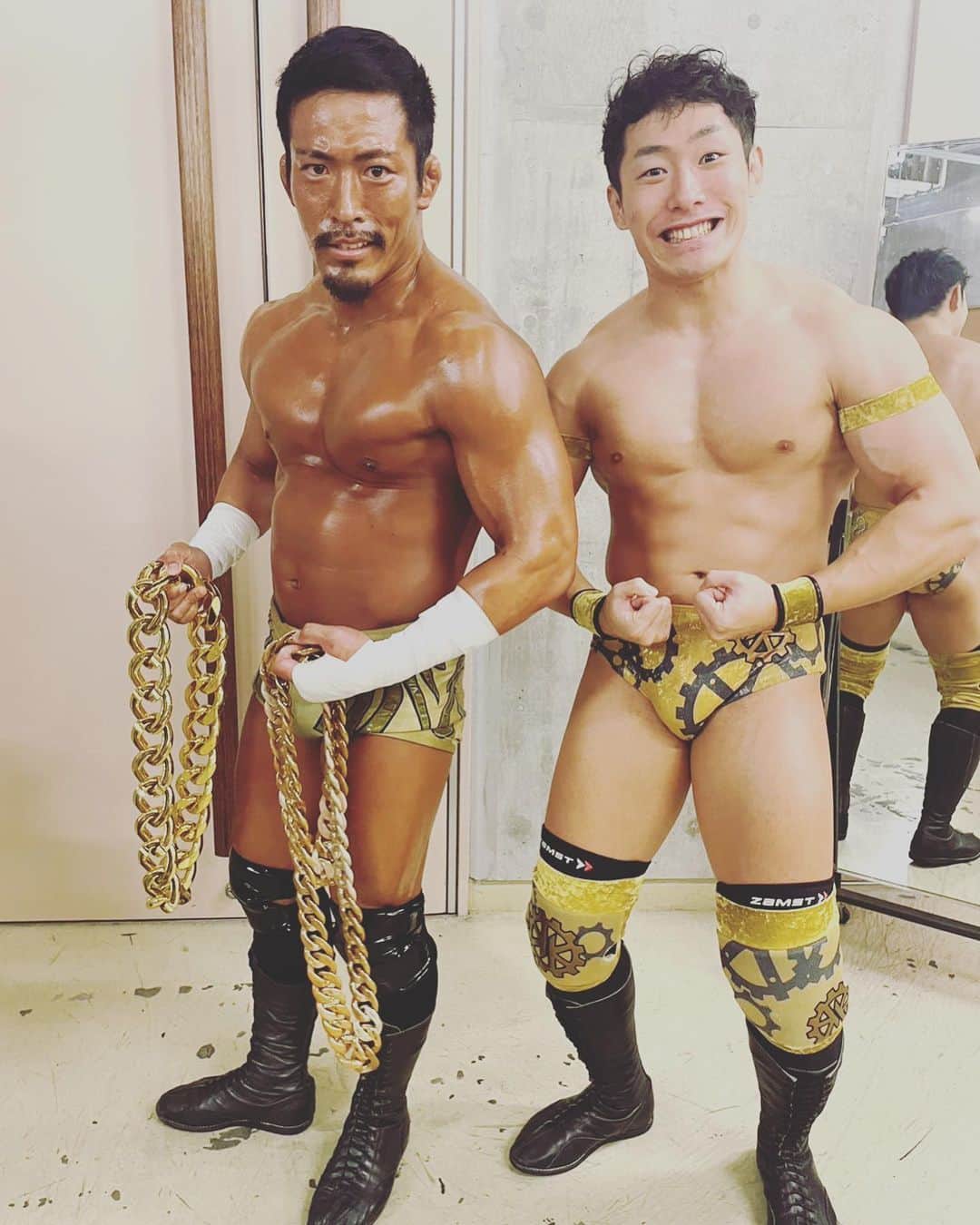 中村風太さんのインスタグラム写真 - (中村風太Instagram)「沖縄2連戦終了。  この後の九州6連戦も確実に刻んでやるぜ  #dragongate #ドラゴンゲート #dragongatenetwork  #prowrestling #プロレス #プロレスラー #ben_k #GOLDCLASS #オフィシャルスポンサー #上田電気工業　様 #健心　様  #筋肉 #筋トレ #workout  #日焼け #日サロ #tanning #美容 #脱毛 #サロン」11月19日 14時32分 - ben_k_dg
