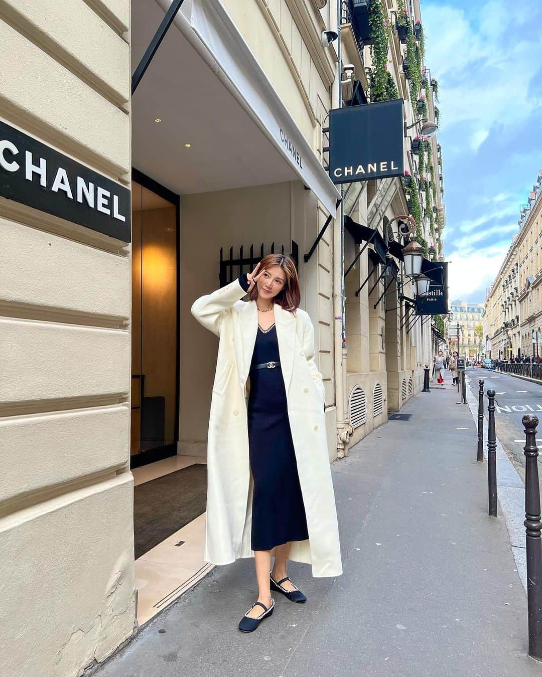 Elva Niのインスタグラム：「Short and sweet trip with @chanel.beauty 🇫🇷  #CHANELIntegrativeBeauty #CHANELSkincare  #SUBLIMAGE」