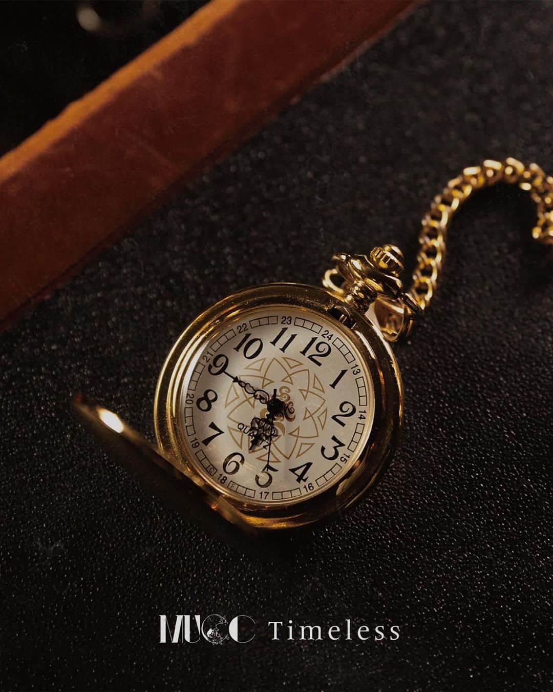ミヤ さんのインスタグラム写真 - (ミヤ Instagram)「2023年12月28日(木)RELEASE NEW ALBUM「Timeless」ジャケット写真公開！  「特別特装盤（朱ゥノ吐＋会員限定生産盤 ）」 予約受付中！ https://fanicon.net/web/shops/4122/items/11128  「通常盤」  ★詳細はこちら https://55-69.com/news/17827  #MUCC25th #MUCC_Timeless」11月19日 14時44分 - miyaguchi