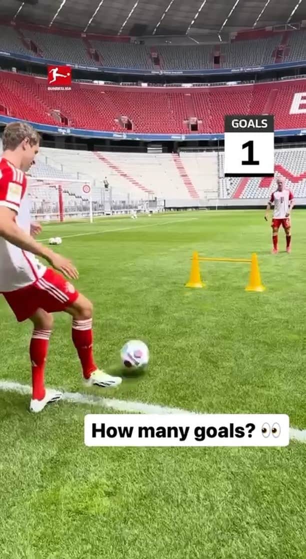 ブンデスリーガのインスタグラム：「They link up brilliantly for @FCBayern, but how many goals can @EsMuellerT and @JoK_32 get in our latest #Bundesliga challenge? 🎯」
