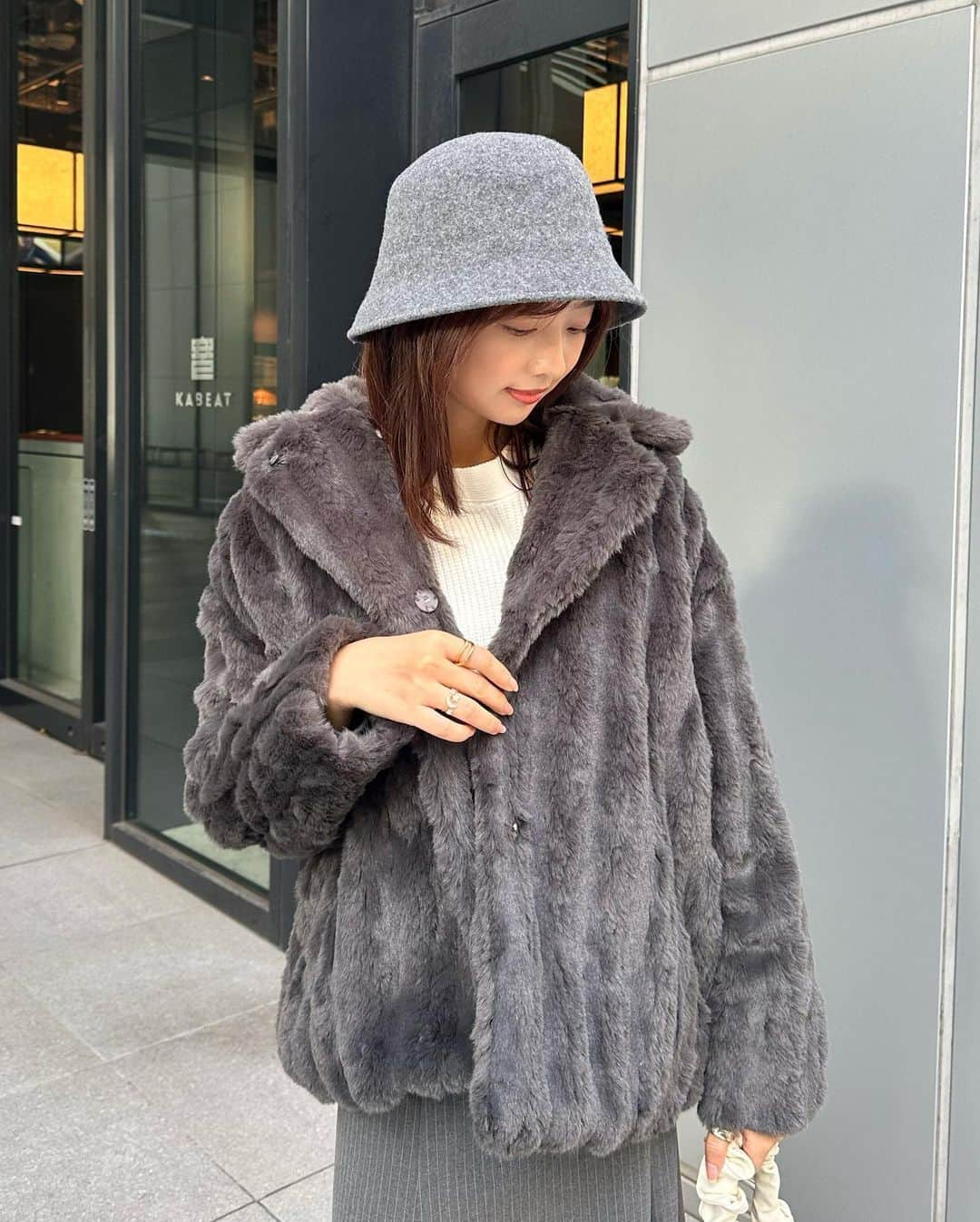 熊江琉唯さんのインスタグラム写真 - (熊江琉唯Instagram)「昨日の私服🐻‍❄️ 寒かったから @apartbylowrys のファーショートコート合わせたよ〜今の季節に丁度良い🤭  #apartbylowrys #アパートバイローリーズ #fashion #ootd #outfit #冬コーデ #コート #ファーコート #フェミニンコーデ #フェミニン #大人かわいい #高身長コーデ」11月19日 15時01分 - ruikumae