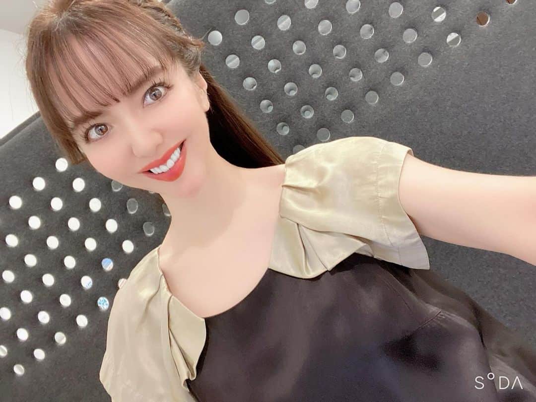 久本直美のインスタグラム：「日中はポカポカ😊 過ごしやすい1日で嬉しい☺️  明日は12時よりオンエアです📺 よろしくお願いします💙  #bs」