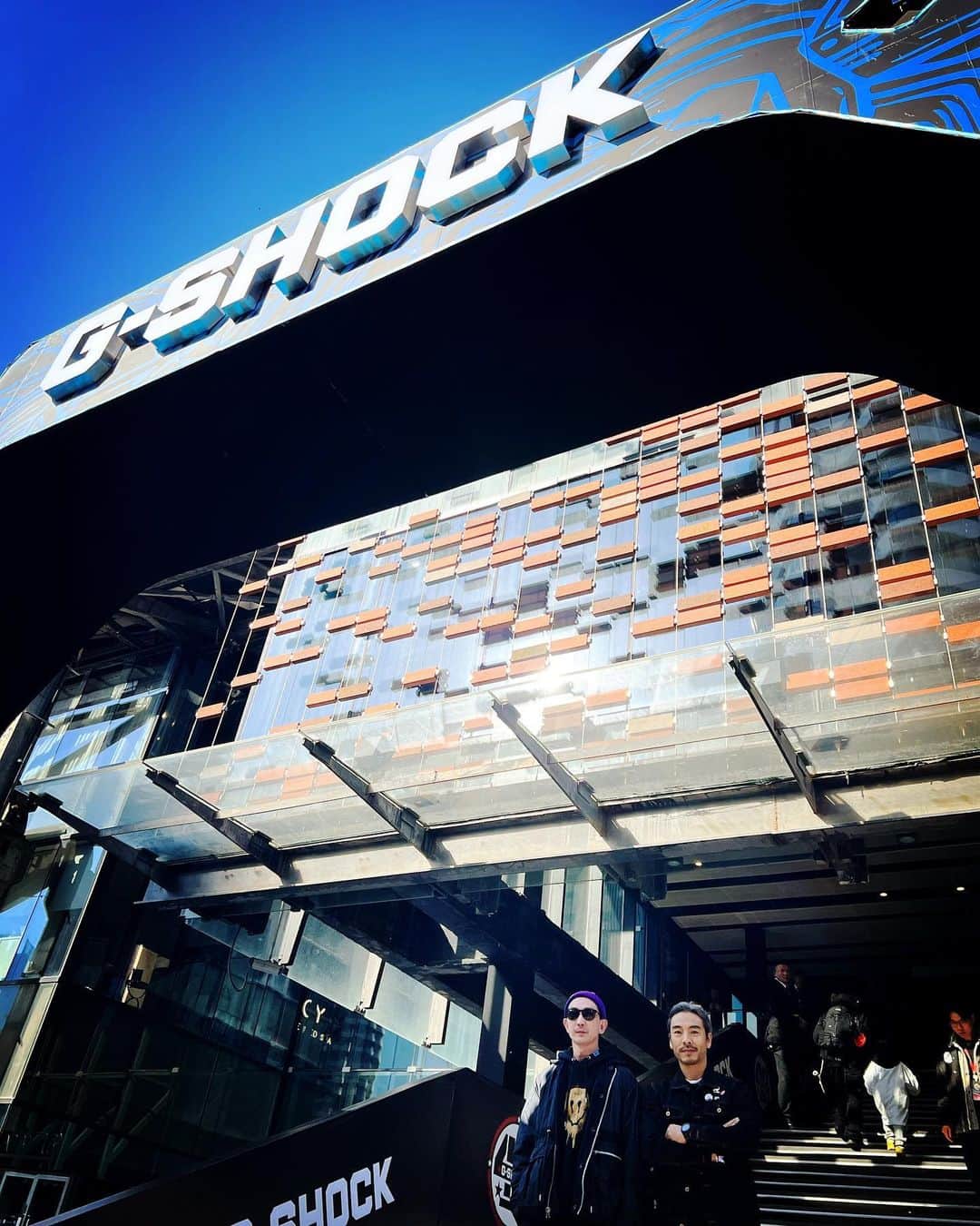 サム・リーのインスタグラム：「Shock the world  #40anniversary」