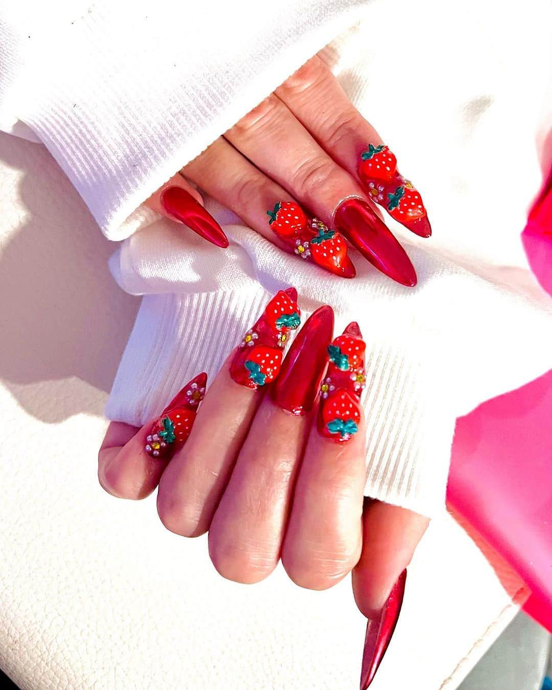 Britney TOKYOのインスタグラム：「Strawberry shortcake 🍰🍓  #britneytokyo #nailart」