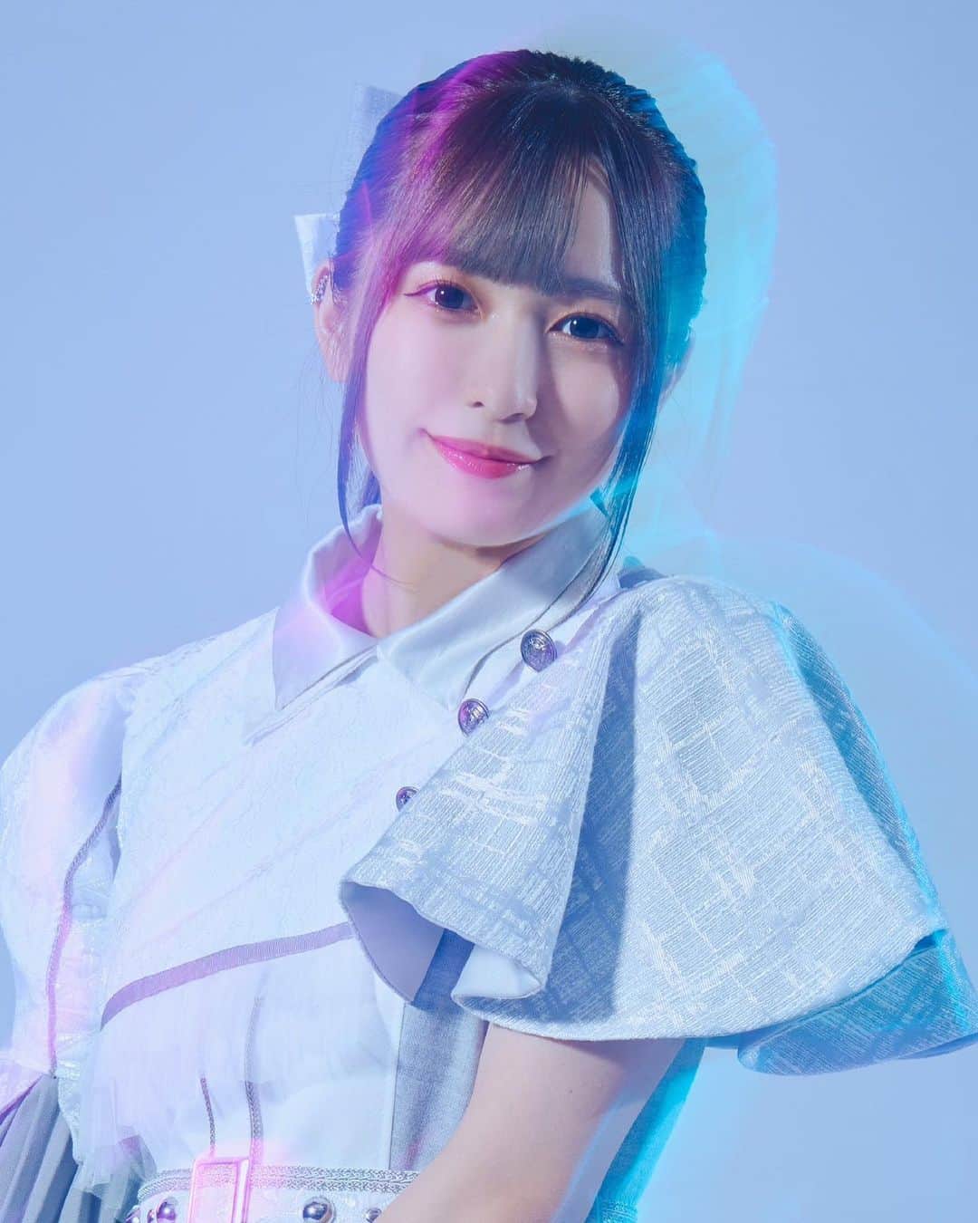 早川渚紗のインスタグラム：「. Pimm's最後のアー写になりました💗 最後に新衣装を作ってもらえて本当に嬉しい、、 白とグレーでとっても可愛いでしょ^_^ . . ♡明日11月20日はツアーファイナル東京in Spotify O-EASTです♡ . この会場でワンマンライブが出来るのすごくうれしい！まだ間に合うよ！ぜひ来てほしい✨ . . あと一ヶ月半、大好きなピムスの曲を全力でみんなに届けます。 どうか、まだまだ知らない人にピムスの曲が届きますように。本当に素敵なグループなので気になってる人は残りの一ヶ月半で会いに来てくれたら嬉しいな。 . .」