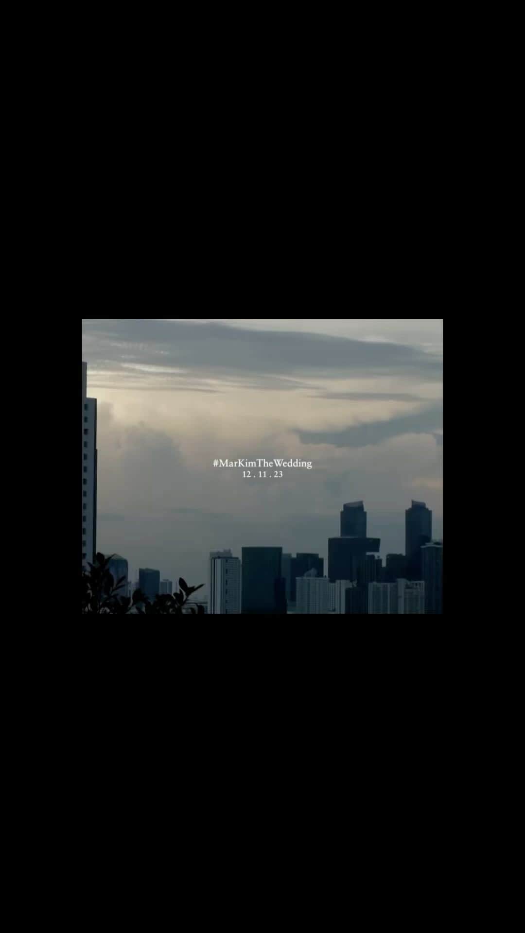キンバリー・アン・ウォーテマス・ティアムシリのインスタグラム：「Last Sunday was a Dream..It went by too fast✨ 12.11.2023 #MarKimTheWedding   Video by @thekrayspresent」