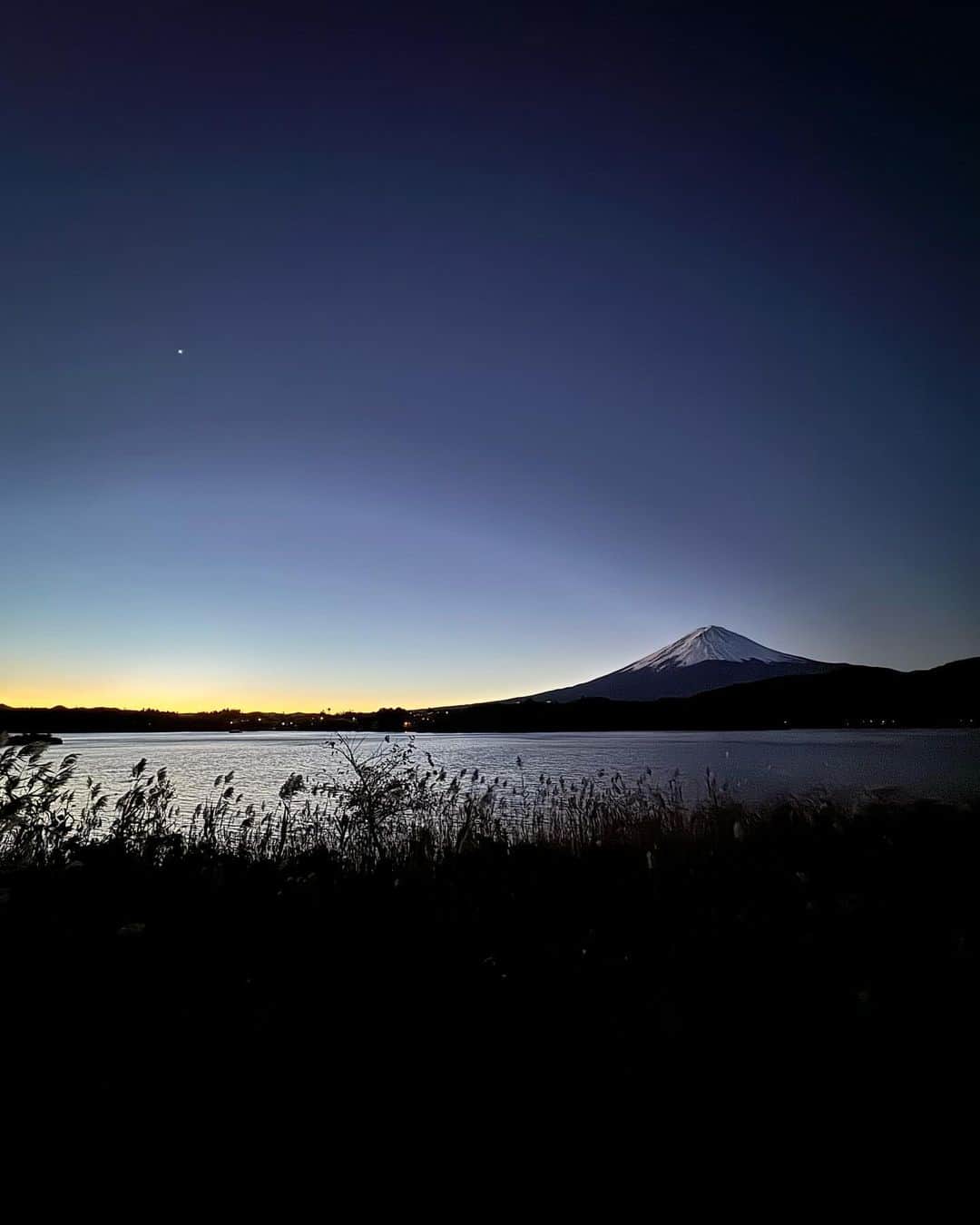 奥山春香さんのインスタグラム写真 - (奥山春香Instagram)「獅子座流星群みにいったよ💫 日の出もみた🗻🍁☀️」11月19日 15時39分 - corvetteharuka