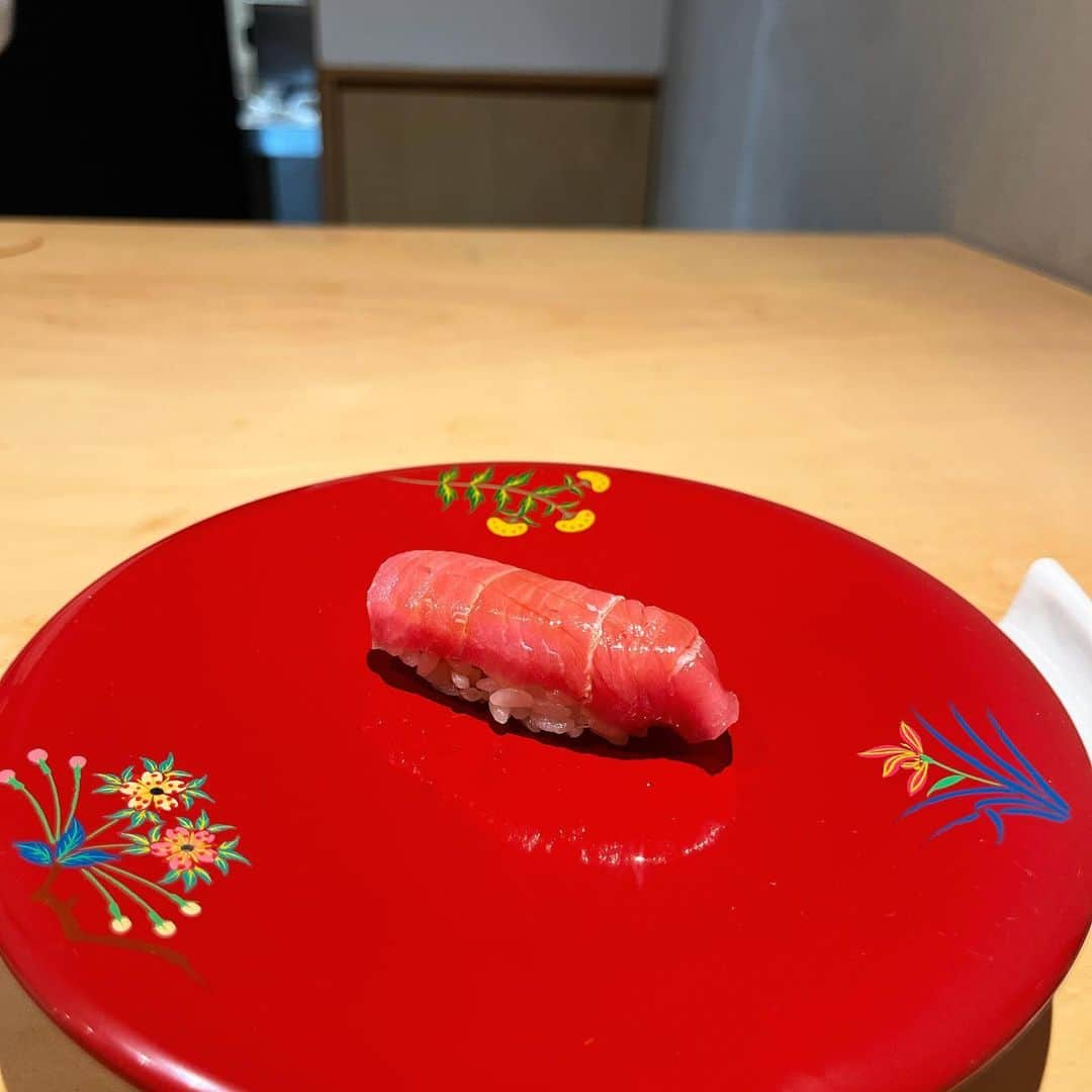 竹内えりかさんのインスタグラム写真 - (竹内えりかInstagram)「この前の🍣 美味しゅうございました💋お皿も可愛かった！ #たえり鮨グラム」11月19日 15時44分 - taeri_ka