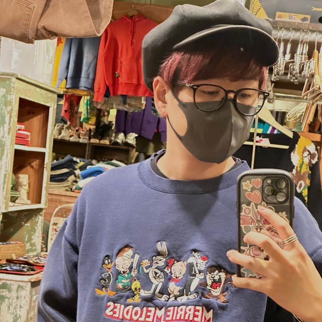 ウルトラ寿司ふぁいやーさんのインスタグラム写真 - (ウルトラ寿司ふぁいやーInstagram)「ウルトラ寿司ふぁいやー柏初上陸🔥🍣  東京からとっても近くにあるのに、今回が初上陸。  「いつか千葉にもきてください！」  なんて言葉をSNSでよく見かけてはいたものの、東京でライブすることとの差がはっきりとは見えていなかった私。  いつも長い時間を掛けてライブに来てくれてるんだなとリアルな実感を持つことが出来、その近くにこちらから足を運ぶことをもっと大事にしたいなと思えました。  もっとやろう。神奈川も、埼玉も行こう。  初出演の柏DOMeも、対バンのEsleakもPeetoも最高でした。ありがとう。  そして、ライブ初披露のあの新曲はどうだった？  なんだか、楽しい未来が見える気がしたね。笑  22日のリリースが楽しみだ。  ありがとうございました。  Jぺい📝❤️‍🔥  🍣────────────────┐ “誰がいつ見ても楽C”ライブをお届け！ 7人組 エンタメバンド #ウル寿司 11/22セカンドシングルリリース🎙️ → @ultra_sushistagram  └────────────────🔥  #ウルトラ寿司ふぁいやー #ウル寿司 #エンターテインメント #ドンキホーテ #ドレコード #ultrasushifire #アカペラ #セカンドシングル #新曲発売 #新曲リリース #千葉ライブ #柏ライブ #冬ライブ #ライブハウス」11月19日 21時30分 - ultra_sushistagram
