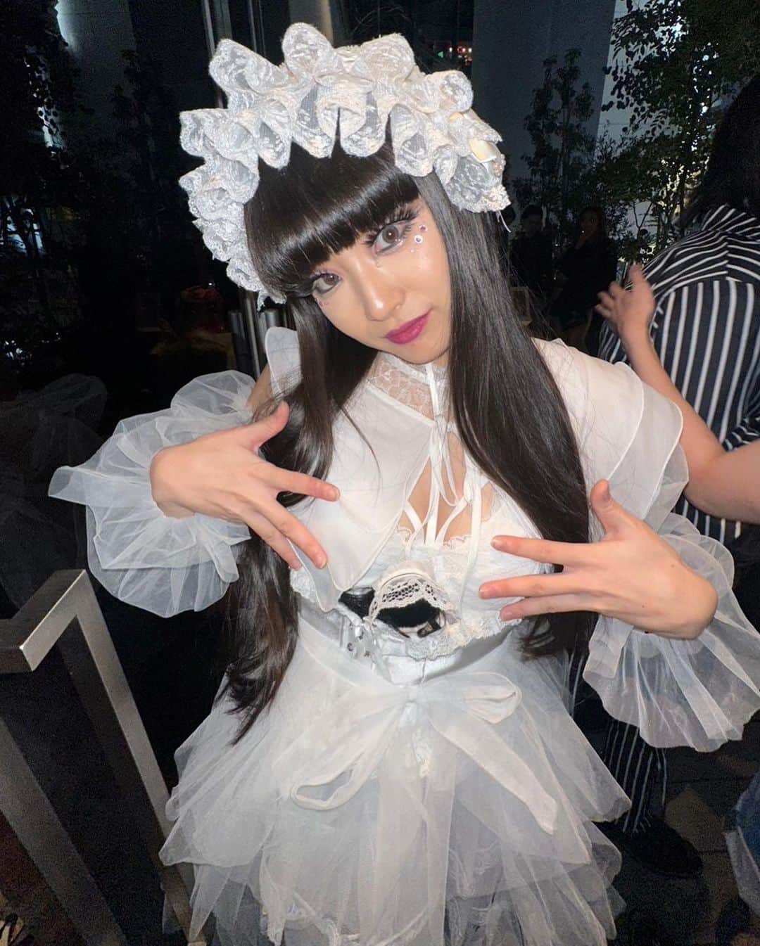 新野彩乃さんのインスタグラム写真 - (新野彩乃Instagram)「. 💖🎀MECHA MECHA KAWAII BALL🎀💖 @mecha_mecha_kawaii_ball   . 🏆Grand Prize European Runway  🧸Dress code the same look as a doll .  ロリータドールになりきって European Runwayにて🥇いただきました🐰  自分の衣装もお気に入りだけど ポイントはお人形の服を頑張って作ったことです☺︎ 私のそっくりさんbuddy🤝  好きな自分で歩けるballroomと 日本のKAWAII文化への心からの愛🌈💖  素敵なRunway diva目指してもっと精進します🔥 . . . Thank you for judging!🫶 @monster_babylon  @juju.xtravaganza  @xyzamizrahi  @chiseninja  @amazonerika  @showtime_showta  @vera.strondh   organized by @koppimiza  @hiha.jp   MC @wasavi_zm  @kinshasa.mizrahi   DJ @anna_morizumi_  @ymk_ah   photo by @ananay__a   主催者のkoppiさんHIHAくん MCのお二人とDJのお二人 素敵なballをありがとうございました🙏💖 . . . . . . #vogue #voguer #dancer #ballroom #thecategoryisrunway #runway #grandprize #stagecostume #makeup #japanesegirl #mechamechakawaiiball」11月19日 20時00分 - uare_ayn73
