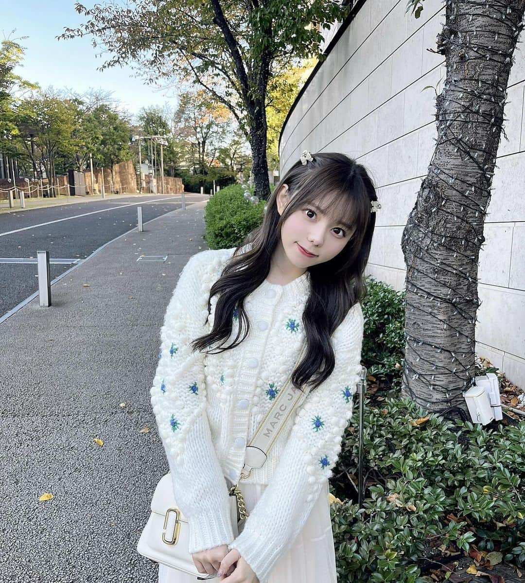 大森莉緒さんのインスタグラム写真 - (大森莉緒Instagram)「・ ・ 最近急に寒いね☁️❄️  冬は楽しいイベントたくさんあったり、街の雰囲気も大好きだけど、寒さには弱いです....🥺笑 ・ ・ #大森莉緒 #おーりお #おりおんず #ホワイトコーデ #私服 #instagood #instapic #good #white #winter #패션 #코디 #오늘의코디 #오늘의패션 #전신샷 #코디스타그램 #옷 #좋아요」11月19日 21時41分 - rio.ohmori