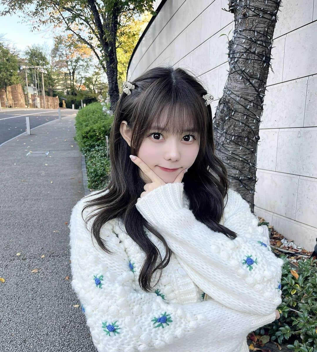 大森莉緒のインスタグラム：「・ ・ 最近急に寒いね☁️❄️  冬は楽しいイベントたくさんあったり、街の雰囲気も大好きだけど、寒さには弱いです....🥺笑 ・ ・ #大森莉緒 #おーりお #おりおんず #ホワイトコーデ #私服 #instagood #instapic #good #white #winter #패션 #코디 #오늘의코디 #오늘의패션 #전신샷 #코디스타그램 #옷 #좋아요」