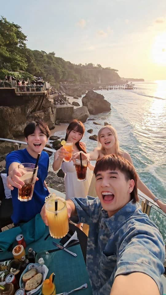 蔡常勇のインスタグラム：「猜猜這個巴厘島旅途內有幾對情侶？👨🏻‍❤️‍💋‍👨🏻  @ayanaresort #AYANASegara #bali #indonesia」