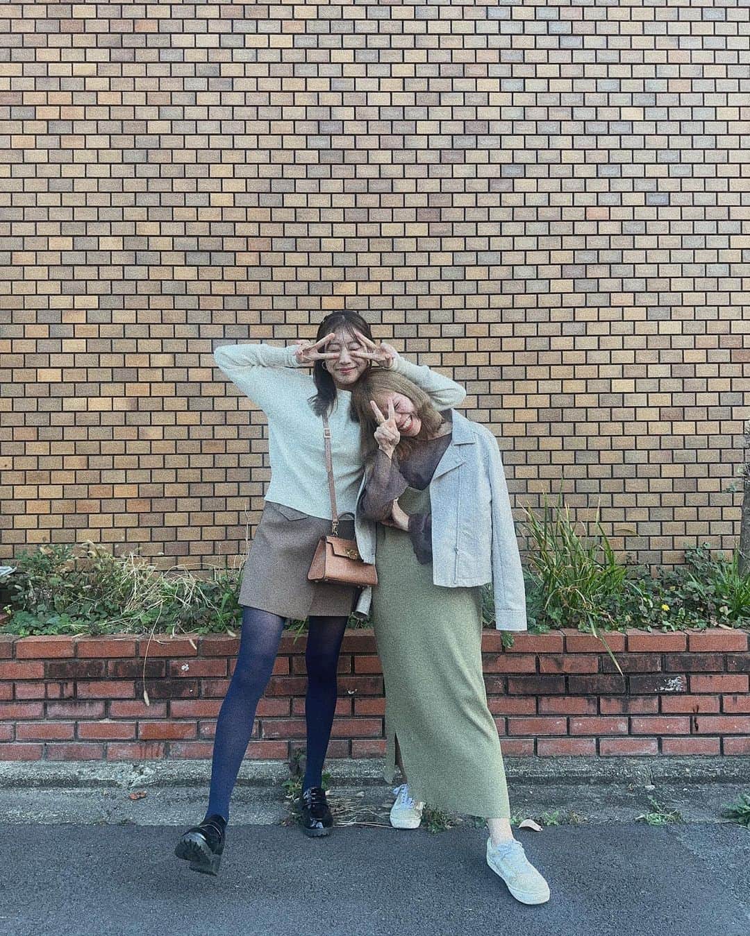 AYAのインスタグラム：「_ 4日ぶりやったけど子なしで会ったの 久しぶりやったよな😉  私も結構よく喋る方やと思うけど ほんまにりなは よーーーーーーー喋る🤣（笑） ずっと口止まらない人（笑） いつも楽しいありがとう😌🤍  美味しいご飯にお酒にスイーツまで幸せすぎた〜 仕事と子育て日々お疲れ様🤍  次の息抜きどこにしよな〜🐼  #りなカゲあやチュウ」