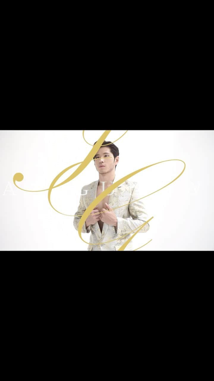 Ivan Gunawanのインスタグラム：「Sashing Ceremony  Sashing Ceremony @danielwilliamw  Wearing Suit Set from  @ivan_gunawan .   Videographer: @wisnufwrd   Location @studioempattujuh   #MisterGlobal #9thMisterGlobal #MisterGlobal2023 #Mahasarakhamjourney #InspiringGentlemen」