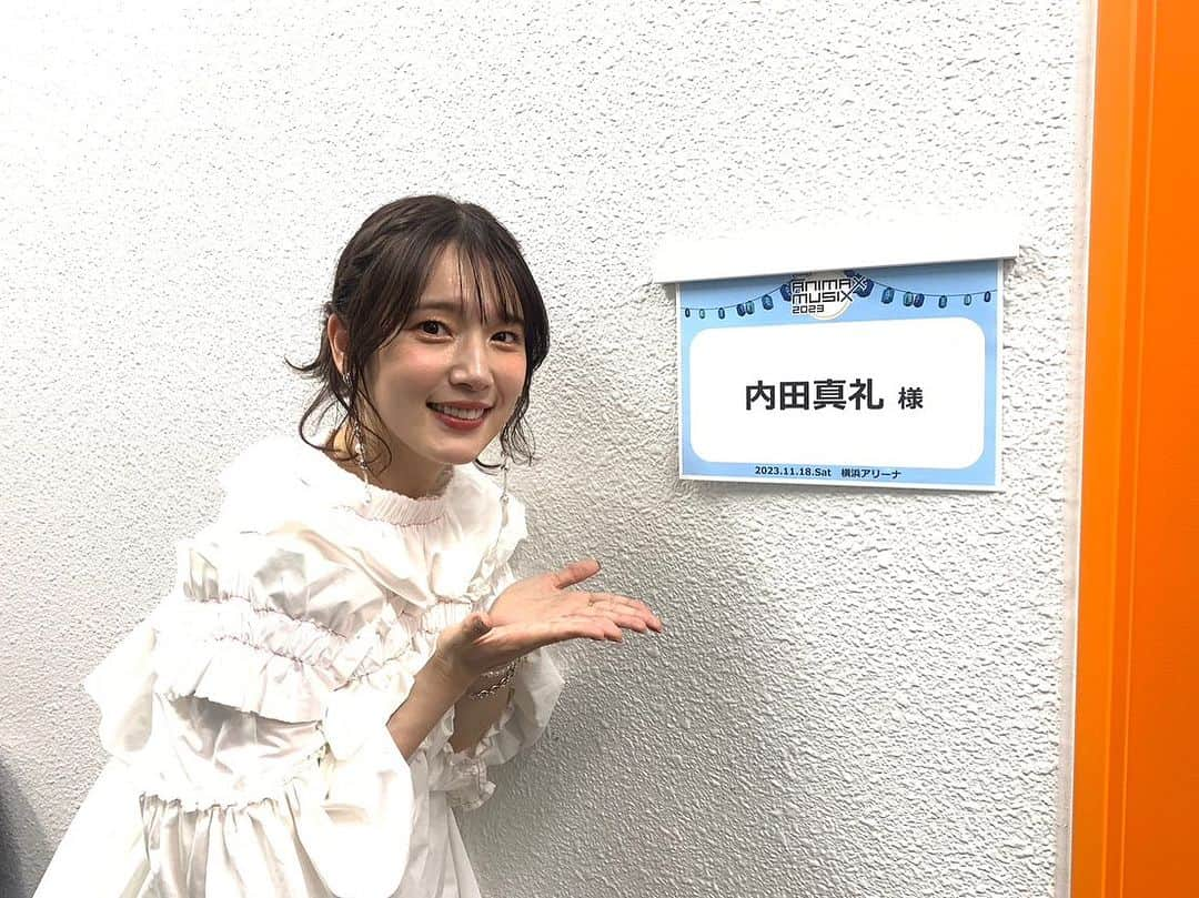 柏木作夢さんのインスタグラム写真 - (柏木作夢Instagram)「真礼さん💐 昨日のANIMAX MUSIX 2023  RAISE A SUILEN(レイズ ア スイレン)さんとのコラボステージではHOUGAのワンピースを使ってスタイリング👗✨  各所から大好評で 「可愛い！」「美しい！」とお褒めの言葉をたくさん頂きました✨  レイズ ア スイレンの皆さんもメチャクチャかっこよかった…‼️  ありがとうございました‼️✨✨✨  @_houga_   #内田真礼 #ANIMAX #ANIMAXMUSIX #アニマックス #サムズポイント #スタイリスト #samukashiwagi #柏木作夢」11月19日 16時19分 - samukashiwagi