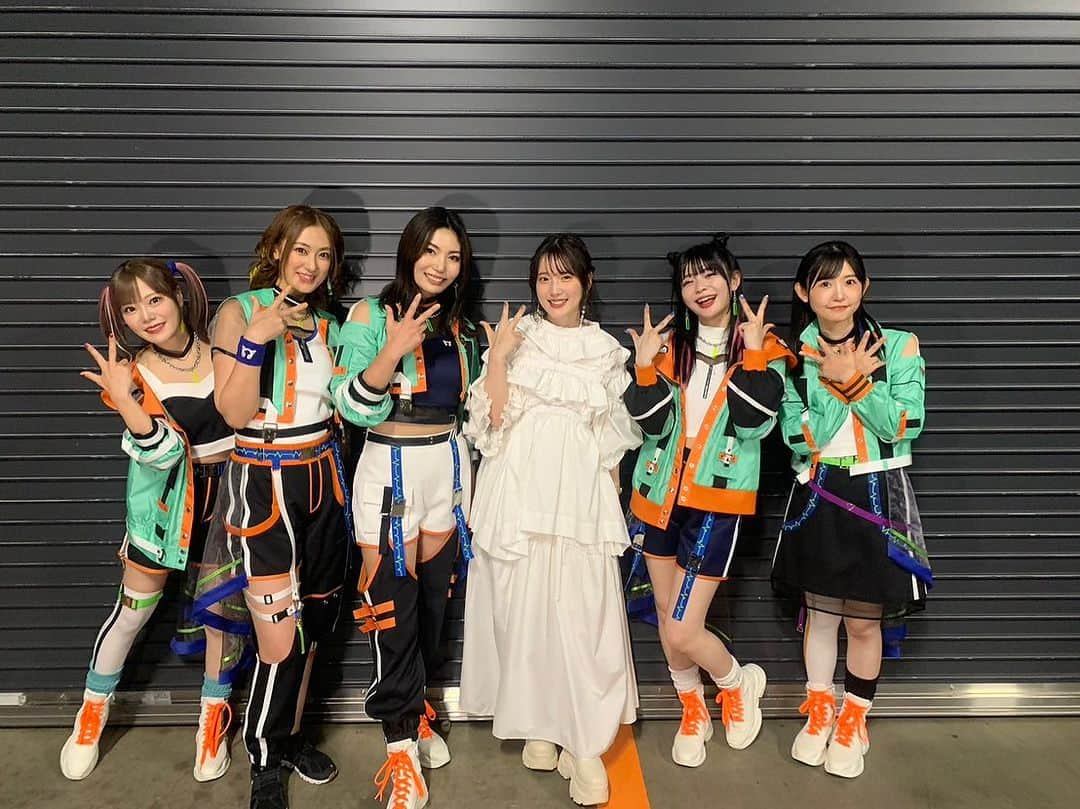 柏木作夢のインスタグラム：「真礼さん💐 昨日のANIMAX MUSIX 2023  RAISE A SUILEN(レイズ ア スイレン)さんとのコラボステージではHOUGAのワンピースを使ってスタイリング👗✨  各所から大好評で 「可愛い！」「美しい！」とお褒めの言葉をたくさん頂きました✨  レイズ ア スイレンの皆さんもメチャクチャかっこよかった…‼️  ありがとうございました‼️✨✨✨  @_houga_   #内田真礼 #ANIMAX #ANIMAXMUSIX #アニマックス #サムズポイント #スタイリスト #samukashiwagi #柏木作夢」