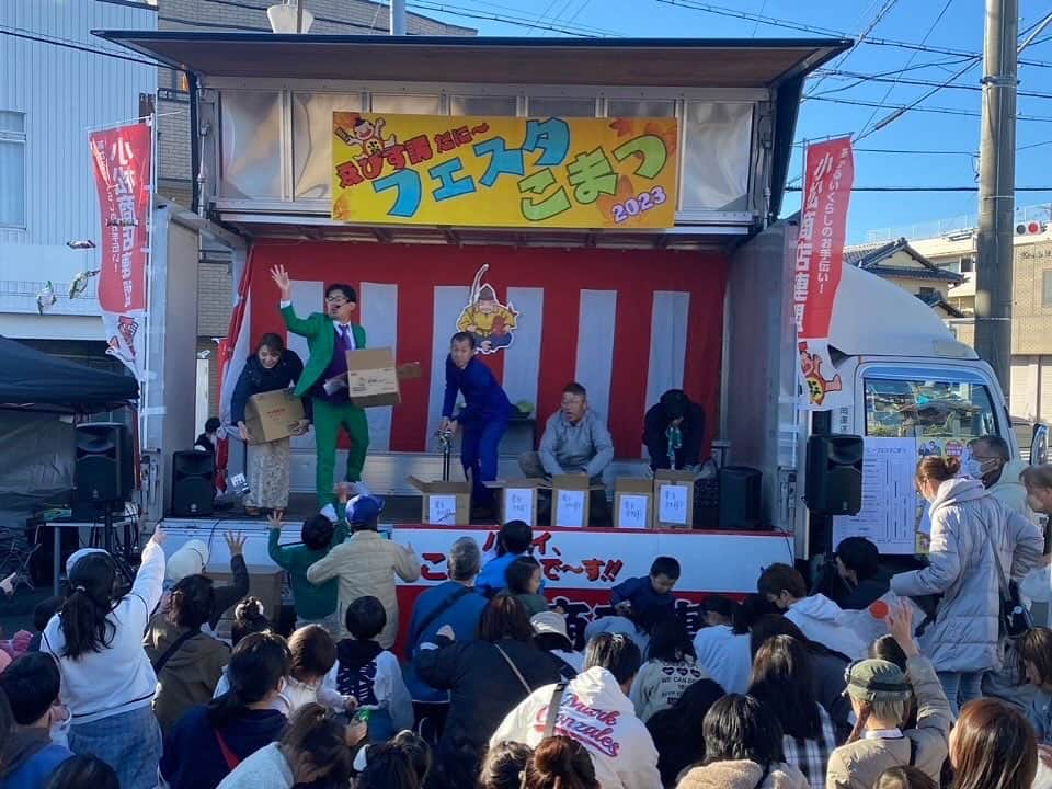 うえたけのインスタグラム：「笑いと驚きと感動で大盛り上がりでしたね‼️ ゑびす講だに〜 #フェスタこまつ サイコー٩( ᐛ )و 皆様が温かく迎えてくれた事に感動🥹 島田のゴスペラーズにお会い出来ました🤣  #ユアーズマルモ さんに行くと差し入れ貰えるかもしれませんよ🤣」
