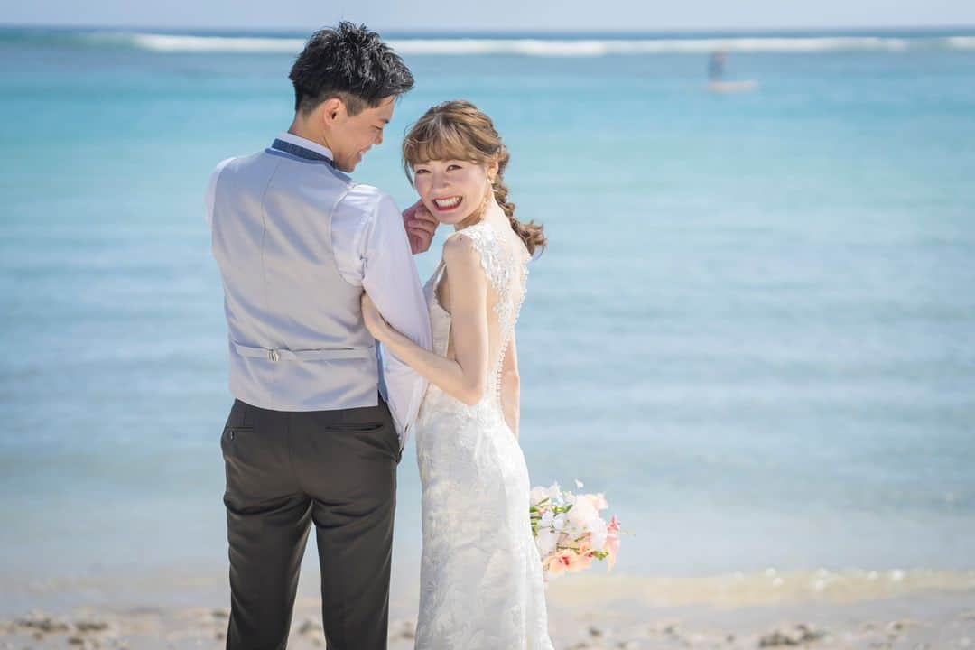 RealWeddingsのインスタグラム：「楽しいビーチ撮影の裏側もご紹介♡(2023.9.2)  Planning:@realweddings_hawaii  Photo: @iluminiphoto  Hair&Make:@rie_utahm   ◆ハワイウエディング相談会空き状況※空き状況は随時変動いたします。直近のご案内も可能な日程もございますので、お気軽にお問い合わせ下さいませ。  11/23(祝木) 13:00 / 16:00 11/25(土): 11:00 11/19(日): 11:00 /14:00  ◆ホームページよりお問い合わせの場合はこちら https://www.realweddings.jp/reservation/  #ハワイ挙式#ハワイウェディング#ハワイ婚#リゾ婚#ハワイフォト #ハワイウエディングプランナー #海外挙式#2023冬婚 #2024年春婚#結婚式準備#モアナサーフライダーウェスティンリゾート #hawaii#hawaiiwedding#hawaiiweddingplanner#realweddings_hawaii#moanasurfrider #moanasurfriderwedding」