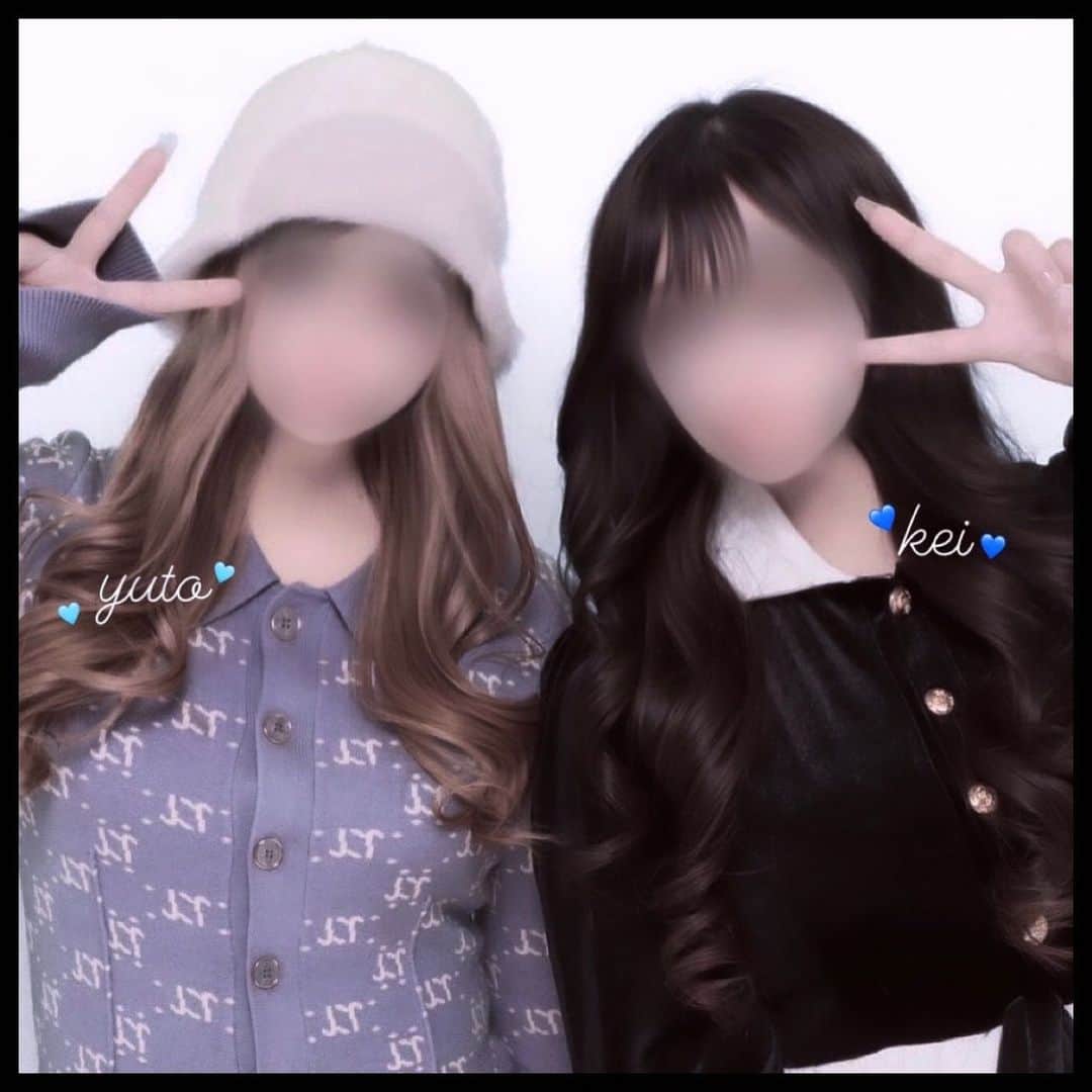 りおららのインスタグラム：「顔出ししてんのにモザイクしてるのは、モザイクした方が可愛いからです。せれんはモザイクしなくても可愛いけどね🩵🩵」