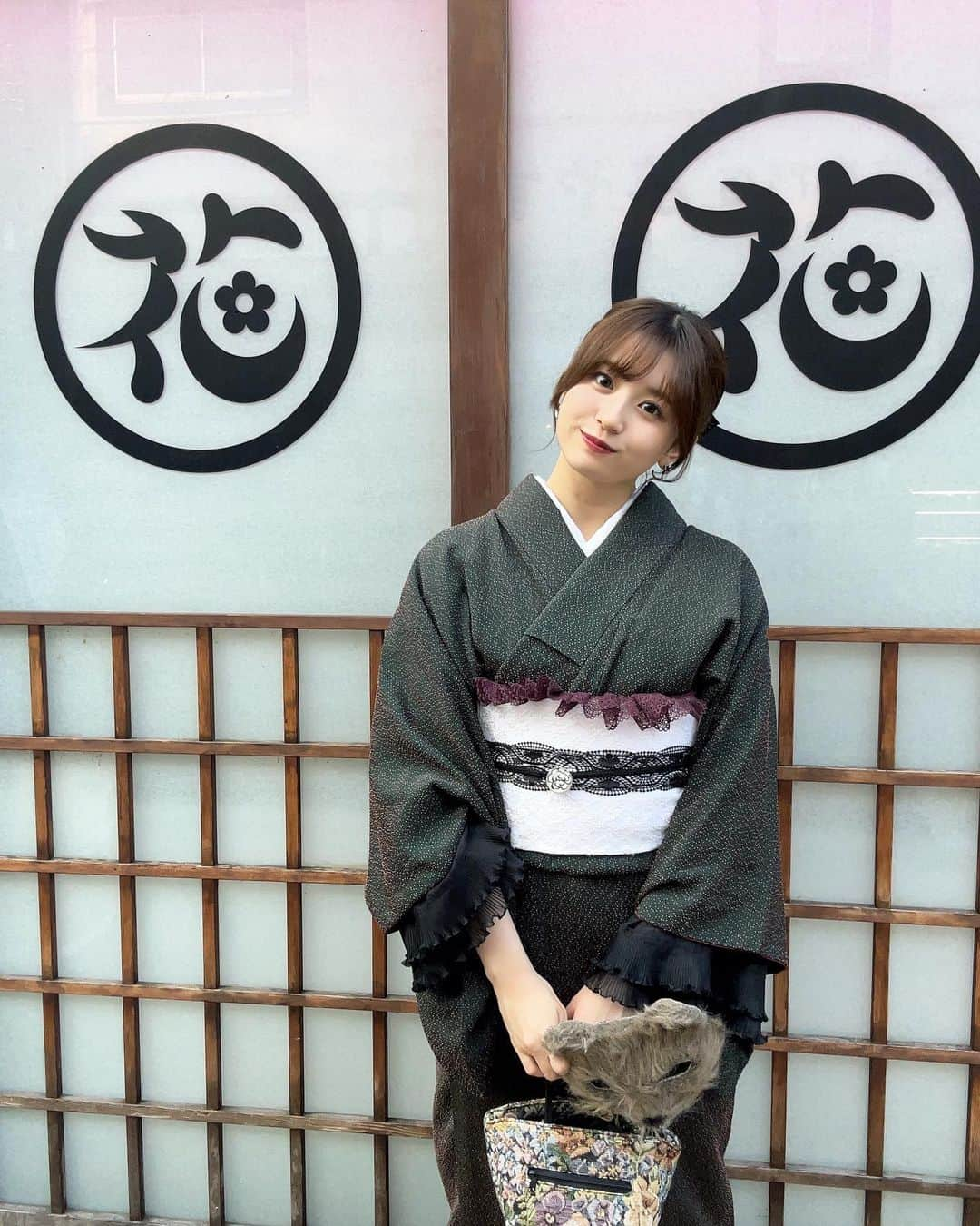 浅倉樹々さんのインスタグラム写真 - (浅倉樹々Instagram)「.🐈‍⬛  友達と浅草で着物  めちゃ可愛い着物に出会えた！  @romankan_kimono」11月19日 16時53分 - kiki_asakura.official