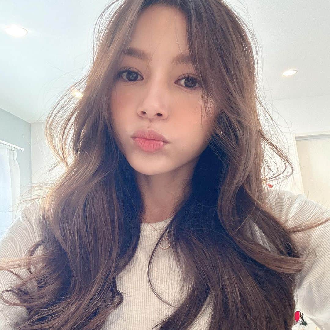 Rioのインスタグラム：「2023.11.19みんなは昨日から今日に掛けて どんな良いことがありましたかぁーーー⤴️💖 ＊ ＊ 幸せを感じたことぜひコメントに📝 書いてくださいなー✨ ＊ ＊ わたしは、、！  美味しい『切干し大根キムチ』を 見つけて幸せ感じだよぉ〜😍 ＊ ＊ もうすぐChristmas🎄❤️な気分だッ✨ ＊ さあさあ 素敵な一日をお過ごし下さいッ🤲✨ ＊  #小さな幸せ感じた瞬間」
