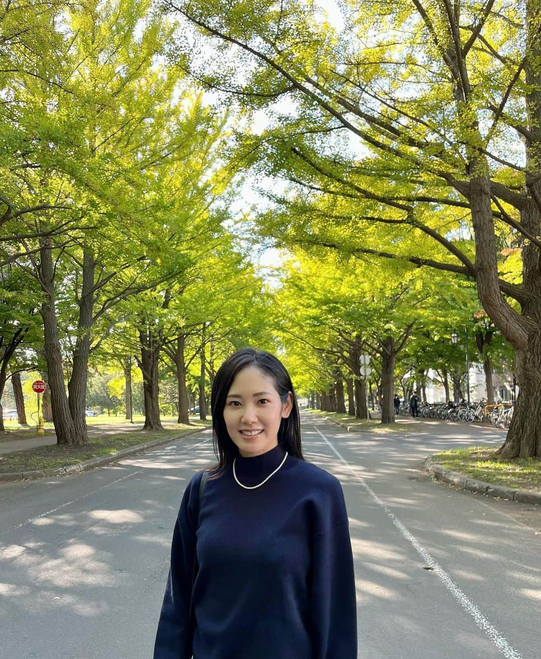 阿部純子のインスタグラム：「🍂  銀杏並木🍁 紅葉の季節。景色が綺麗なので運転がたのしいです🚗✨  じつは子どもが初めて風邪を引き、看病をしているつもりが 一緒に風邪を引いてしまっていました😱 みなさんも体調にはお気をつけてお過ごしください♪」