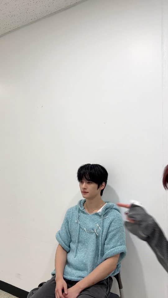 Stray Kidsのインスタグラム：「고막!👂🐰 터뜨려 bang🌀🐺 bang🌀🦊  #StrayKids #스트레이키즈 #樂_STAR #ROCK_STAR #락 #樂 #LALALALA #StrayKidsComeback #YouMakeStrayKidsStay」