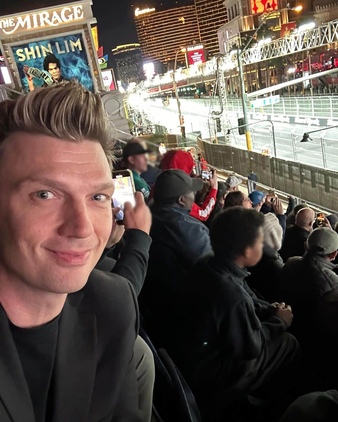 ニック・カーターのインスタグラム：「These are some fast cars! #formula1 #lasvegas」