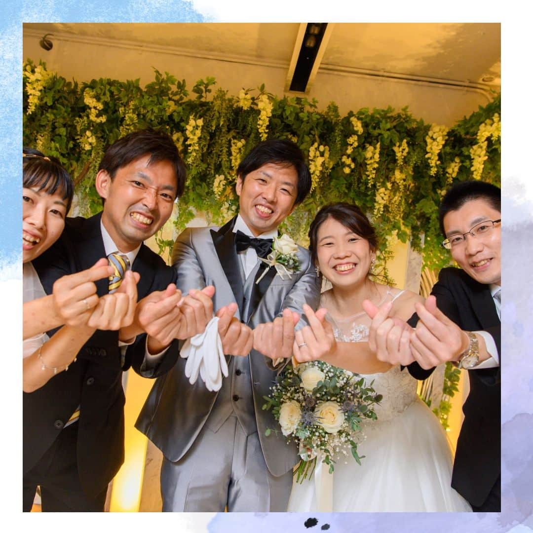 【公式】小さな結婚式さんのインスタグラム写真 - (【公式】小さな結婚式Instagram)「. @petit.wedding をフォローしてね♩ #小さな結婚式 をつけてのお写真投稿も大歓迎です♡ こちらの公式IGでリグラムさせていただきます＊ . 新郎新婦おふたりにとっても ゲストに楽しみなこと、それは写真撮影♪ 一生の思い出に残る大切なお写真だからこそ フォト構図にこだわるのがおすすめです。  ここでは先輩花嫁さまたちの 素敵な集合写真ショットをたっぷりとお見せします♡ . ——————— #petitwedding #ラヴィファクトリー #前撮り #結婚式 #プレ花嫁 #卒花 #家族婚 #少人数結婚式 #ウェディング #wedding #bridal #weddingdress #花嫁 #挙式 #結婚式準備 #式場探し #日本中のプレ花嫁さまと繋がりたい #結婚式の思い出に浸る会 #結婚準備 #花嫁 #ウェディングフォト #花嫁コーディネート #結婚式披露宴 #披露宴 #披露宴パーティー #ウエディングアイデア #披露宴会場 #結婚式場 #ブライダルフォトグラファー」11月19日 17時00分 - petit.wedding