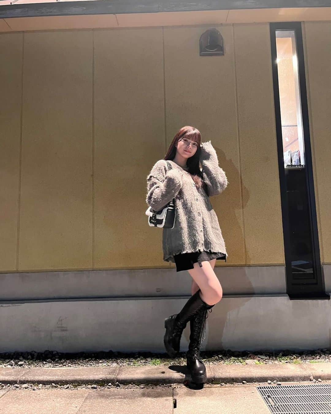 新潮社「ニコラ」さんのインスタグラム写真 - (新潮社「ニコラ」Instagram)「K ギャルコーデ🖤 ダメージきいたカーディガンにロングブーツで 強めでかっこいい感じにしました🕶  カーディガン⇒YT18 スカート⇒？ ロングブーツ⇒EVOL バッグ⇒ダーリッチ  #髙橋快空#カイラ #ニコラ #nicola #ニコラ11月号 #ニコラモデル #ニコモ #fjc #sjc #ljc #fjk#EVOL#darich#ダーリッチ」11月19日 17時00分 - nicola_snap