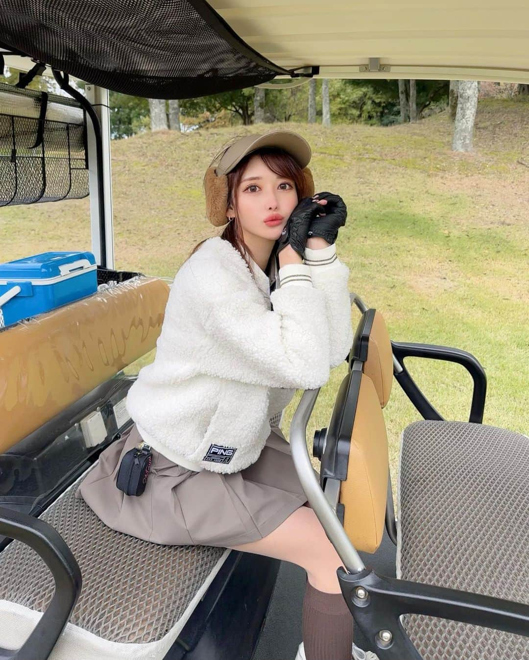 MAYUのインスタグラム：「. 久しぶりの成田ゴルフ倶楽部⛳️🐏🤎 . スコアは 41.40-81 でした🤍 ドライバーとパターの調子が良くてスコアまとまった😆✨ この２つが良いと、途中のウッドやアイアンをミスっても なんとかなるよね🥺✊🏻 . . #ゴルフ女子#ゴルフ#ゴルフウェア#ウノピゥ#ウノピゥウノウグァーレトレ#ピン#ピンゴルフ#golf#golfwear#golflife#golfaddict#golfcourse#1piu1uguale3#1piu1uguale3golf#ping#pinggolf#japan#narita」