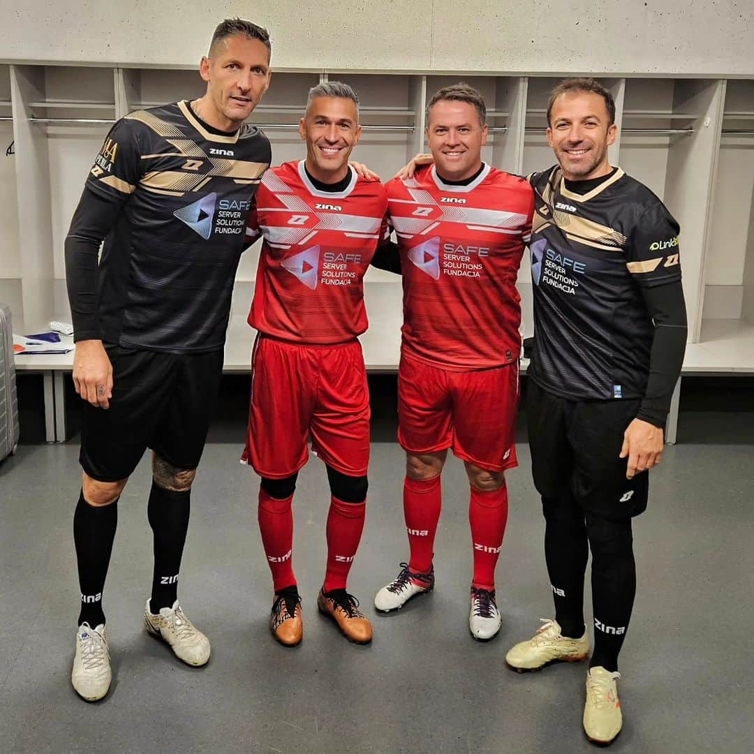 ルイス・ハビエル・ガルシア・サンスのインスタグラム：「Weekend in Krakow with these legends, training the new generation of stars in Poland. Lots of talent and passion. Thanks to @safeserversolution_foundation for having us, and congratulations for the fantastic job. See you next time. #morethanagame #Poland #football」
