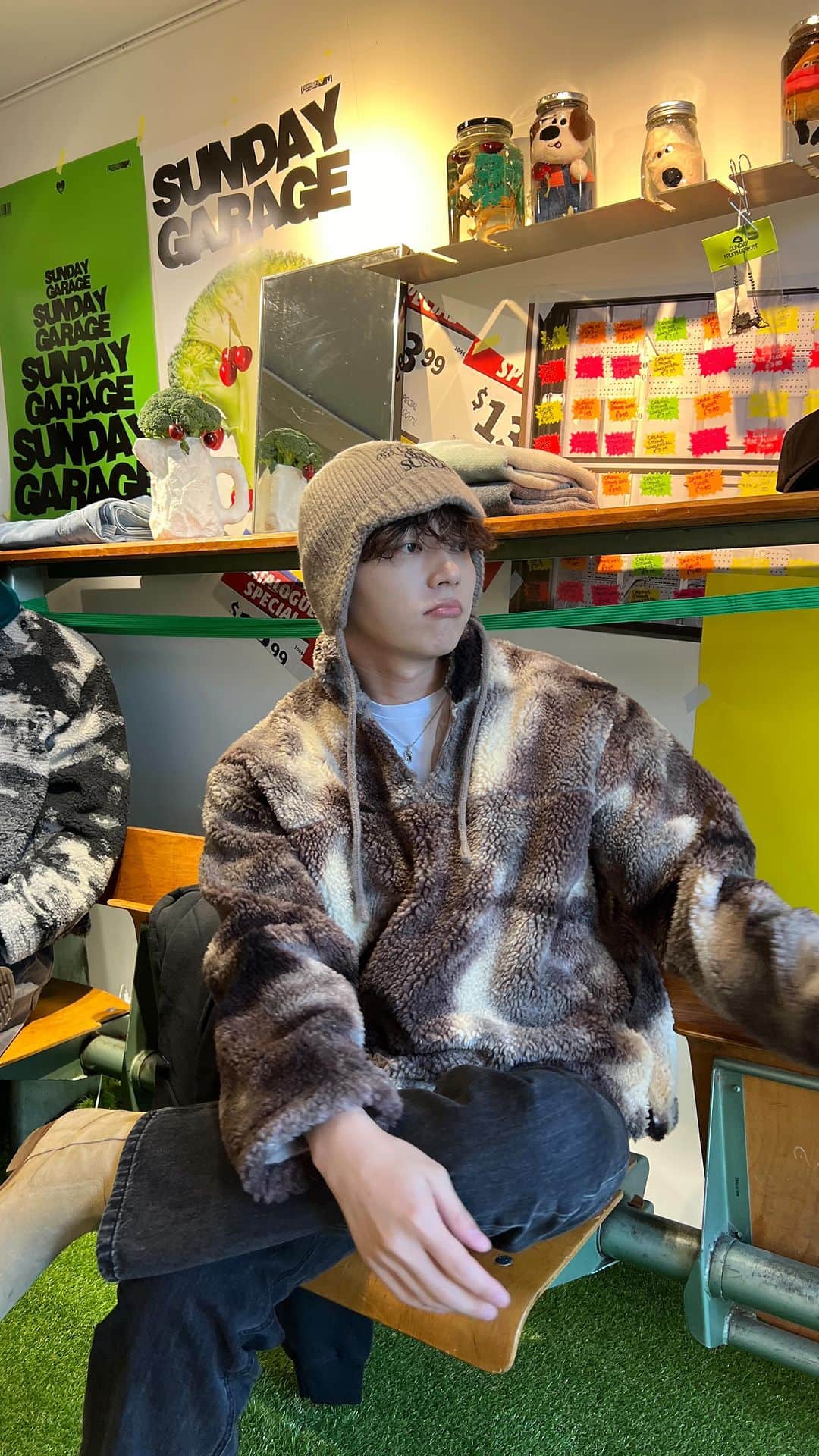 チ・ウンソンのインスタグラム：「@sundayfruitmarket 🥦🍒🥦🍒 #sundayfruitmarket 너무 카와이」