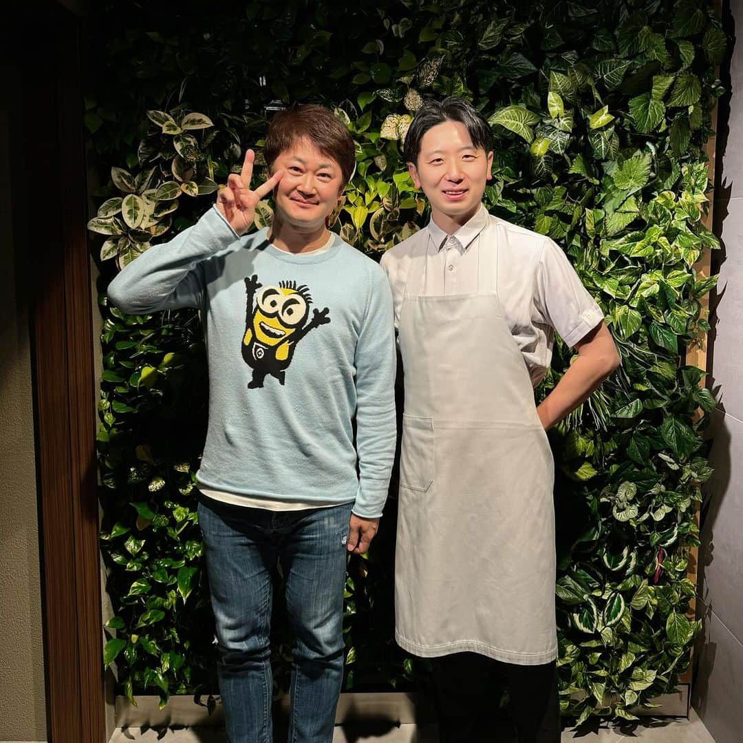 山岸久朗さんのインスタグラム写真 - (山岸久朗Instagram)「大阪に古田シェフが降臨‼️  東京の名店「チウネ」の古田シェフが今だけ大阪の福島区で期間限定レストランをすると聞いて速攻で行きました。  それも、白トリュフやら蟹やらの特別バージョン。味もお値段も超一流…まさに洗練の極み。それが近所の福島区で食べられるとは…  #チウネ #chiune #古田諭史  #白トリュフ #白松露 #whitetruffle  #tartufobianco  #truffeblanche  #ทรัฟเฟิลขาว #화이트트뤼플」11月19日 17時20分 - yamaben