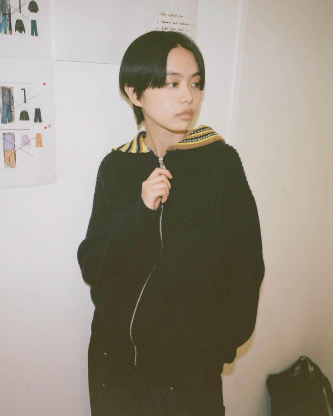 sodukさんのインスタグラム写真 - (sodukInstagram)「fall winter 23 collection asymmetry zip-up cardigan is available in gray and navy.  #soduk #soduk23fw」11月19日 17時41分 - soduk_official