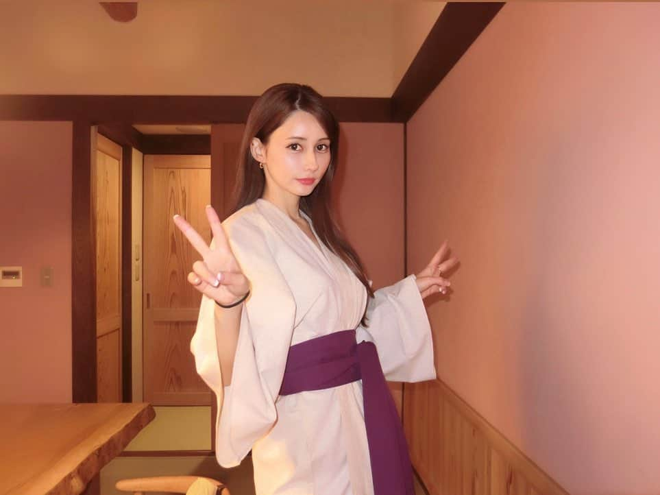 ダレノガレ明美さんのインスタグラム写真 - (ダレノガレ明美Instagram)「お仕事があったので滞在時間短めだったけど、 たくさん笑ってたくさん温泉入って幸せな時間でした♨️ 相方ちゃんお誕生日おめでとう🍰  載せた朝食ほとんど食べれて白米おかわりしました✌️」11月19日 17時35分 - darenogare.akemi