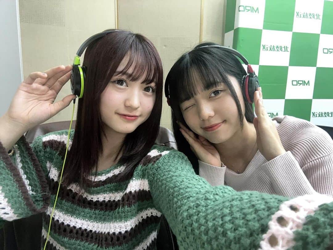 のインスタグラム：「【お知らせ🎧】 本日11/19(日)と来週11/26(日) 22時30分～23時 2週連続で📻MROラジオ「一ノ瀬陽鞠のパカッとひまりん」に出演します！ ラジオ・radiko・ひまりちゃんのYouTubeから視聴出来ます❣️ 🌻 http://www.youtube.com/@himarin_channel 📻 http://radiko.jp/mobile/r_seasons/10018406 🩵 http://www.mro.co.jp/radio/himarin/  そして！かのんが考案したオリジナルグッズ（Tシャツとスマホケース）も販売中です🌟 サイトに飛んでぜひGETしてね🫶  初の石川県🤩北陸放送さんにお邪魔してきました✨ ひまりちゃんと一緒にお仕事出来るのを楽しみにしていたので収録中とても幸せでした🩷 ありがとうございました(*ᴗ͈ˬᴗ͈)ꕤ*.ﾟ  #松島かのん #制コレ22 #準グランプリ #ラジオ #mroラジオ #一ノ瀬陽鞠 #北陸放送 #黒髪 #セミロング #愛媛 #jk #ljk #17歳 #06 #follow #followme」